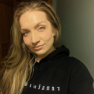 Meet your Posher, Larissa